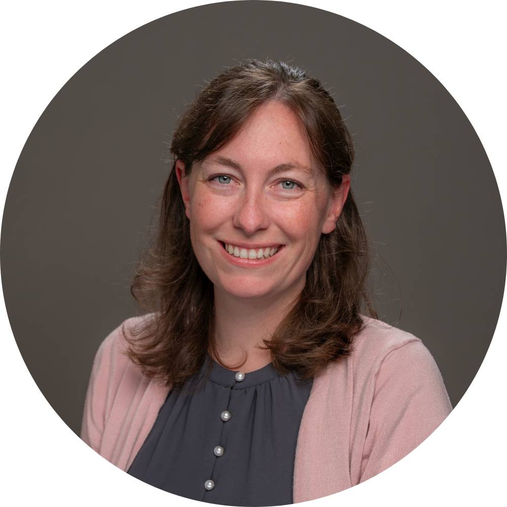 Maggie Ouellette smiling for her GVSU headshot.